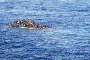 В Средиземном море спасли более полутора тысяч беженцев