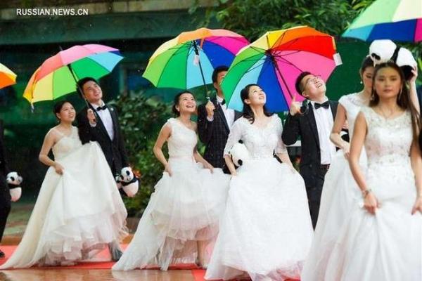 227 поводов для счастья: коллективная свадьба в Китае (ФОТО)