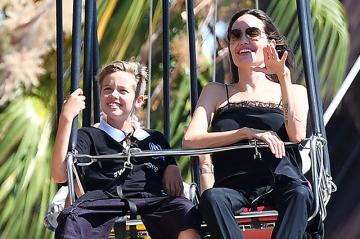 Анджелина Джоли сводила детей в "Диснейленд" (ФОТО)