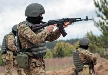 Украинские военные приняли бой на Луганщине, - штаб АТО