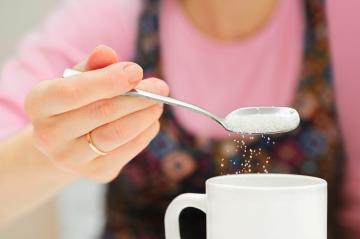 Ученые рассказали о скрытых свойствах заменителя сахара