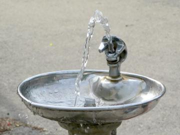 В Лос-Анджелесе установили питьевые фонтанчики с текилой вместо воды