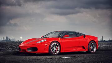 Британец купил спорткар Ferrari и спустя час разбил его вдребезги (ФОТО)