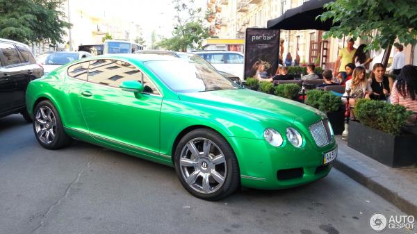 На украинских дорогах появился необычный автомобиль Bentley (ФОТО)