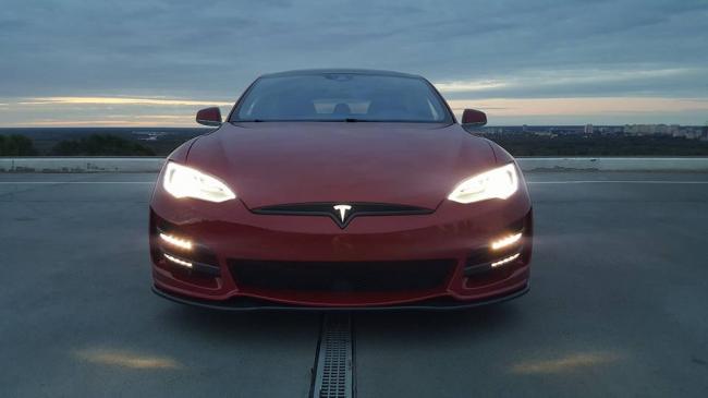Украинские мастера разработали собственный проект тюнинга автомобиля Tesla (ФОТО)