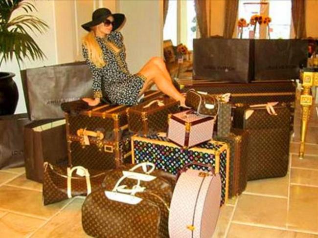 Все под рукой: Пэрис Хилтон рассказала, сколько у нее чемоданов во время путешествий
