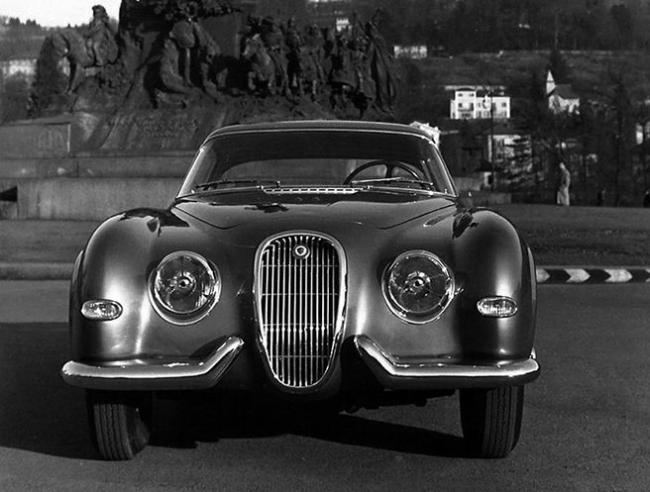 Единственный в своем роде спорткар Jaguar показали после реставрации (ФОТО)
