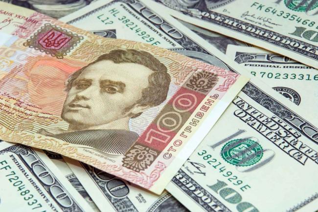 Украинским банкам разрешили выдавать гривневые кредиты под залог валюты