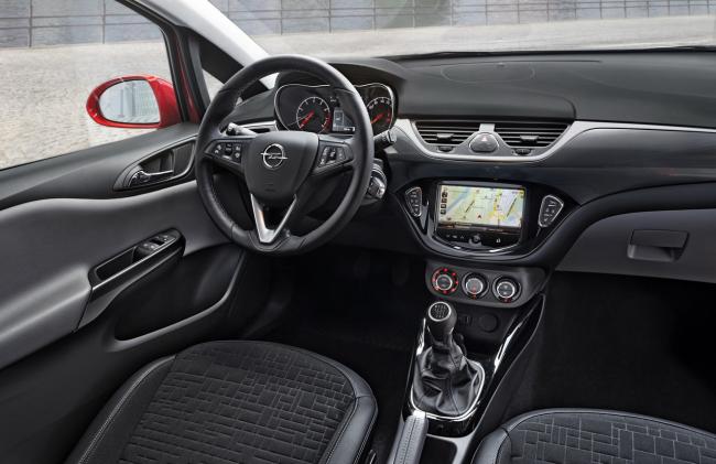 Фотошпионы засекли седан Opel Corsa на тестах на Нюрбургринге (ФОТО)