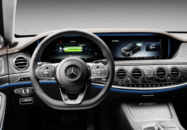 В Mercedes-Benz показали публике самый экономичный седан (ФОТО)