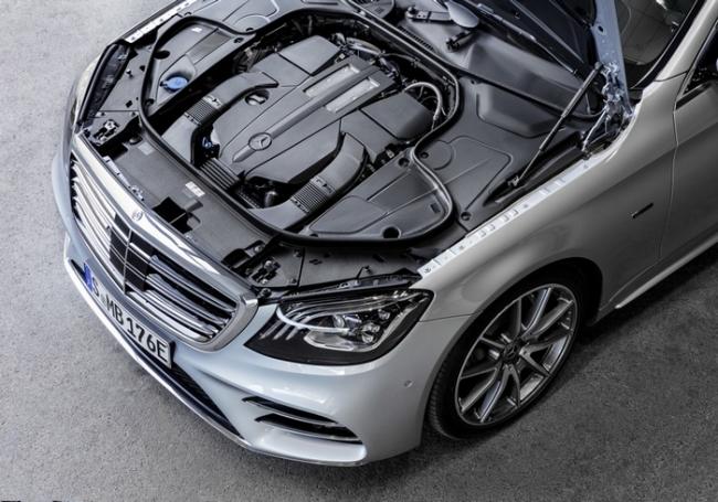 В Mercedes-Benz показали публике самый экономичный седан (ФОТО)