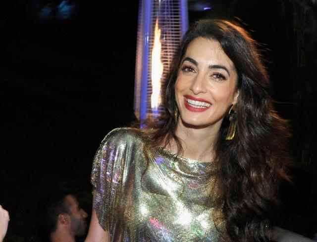 Амаль Клуни восхитила идеальной формой на модной вечеринке (ФОТО)