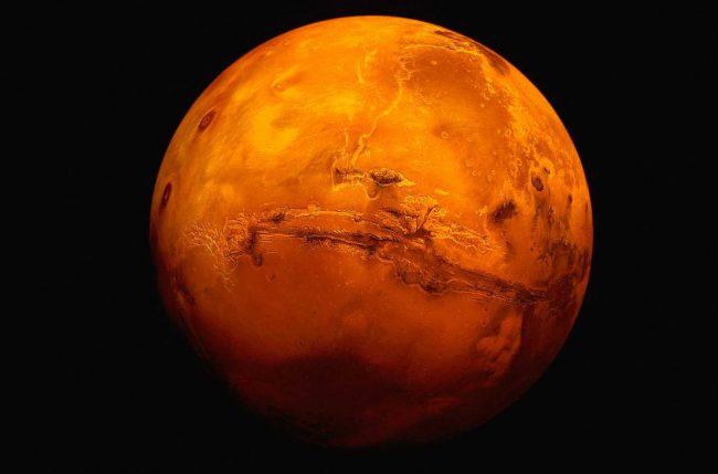 Ученые обнаружили базу инопланетян на Марсе (ФОТО)