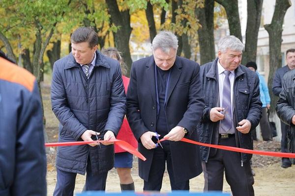 То ли люк, то ли колодец: На Луганщине открыли водопровод (ФОТО)