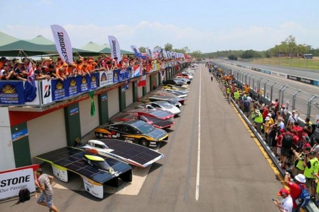 В Австралии начались гонки машин на солнечных батареях‍