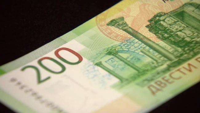 НБУ запретил операции с российскими банкнотами