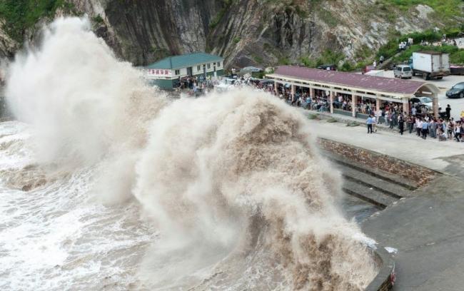 Тайфун «Ханун» обрушился на Китай