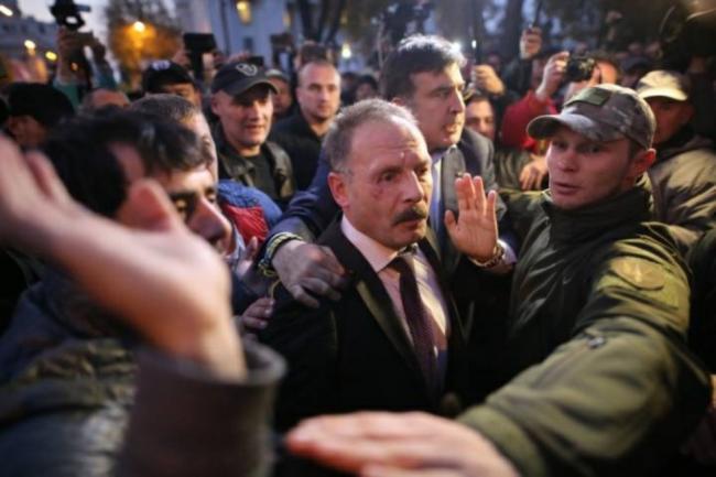 Протестующие у Рады избили народного депутата от "БПП" (ВИДЕО)