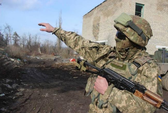 Ситуация на Донбассе вновь обострилась, украинские военные несут потери