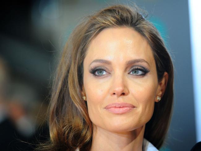 Анджелина Джоли пригласила Брэда Питта на празднование Хэллоуина