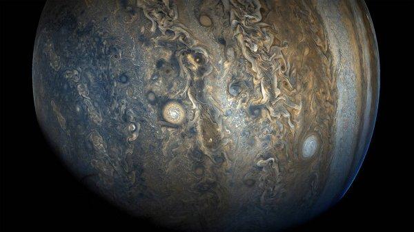 В Сети появился снимок загадочных белых овалов на поверхности Юпитера (ФОТО)