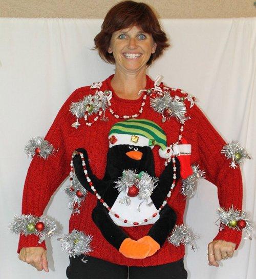 Как правильно продавать нелепые рождественские свитеры (ФОТО)