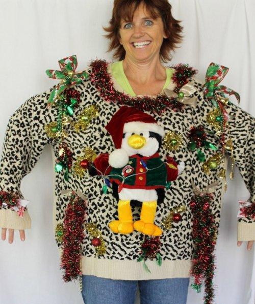 Как правильно продавать нелепые рождественские свитеры (ФОТО)