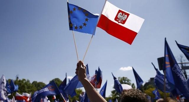 Европарламент запустил механизм санкций против Польши
