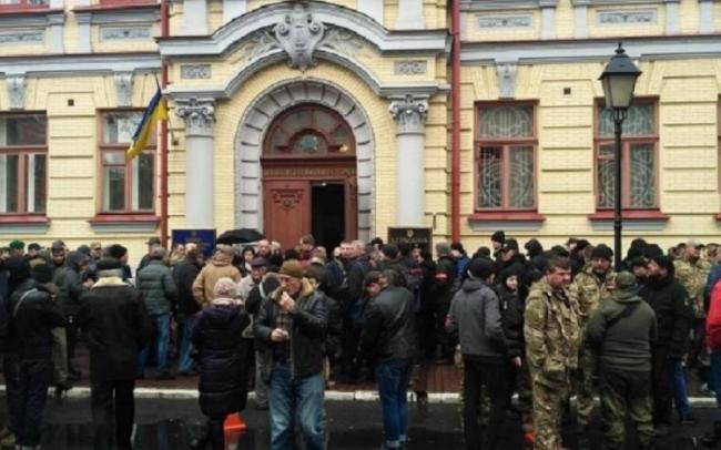 Протестующие военные вышвырнули нардепа  Андрея Тетерука с митинга