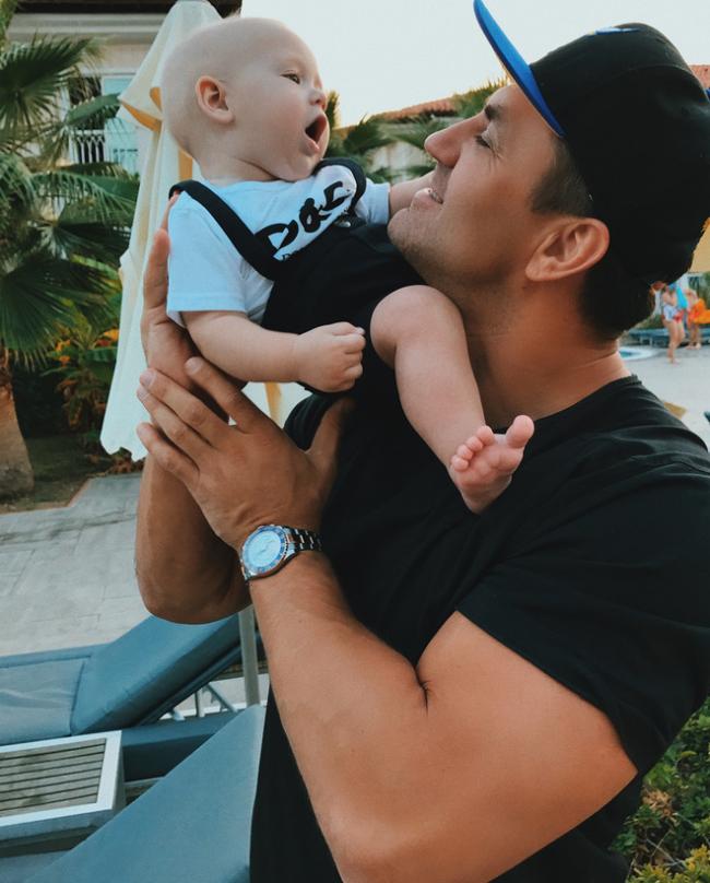 Николай Тищенко впервые показал поклонникам своего старшего сына (ФОТО) Николай Тищенко впервые показал поклонникам своего старшего сына (ФОТО)