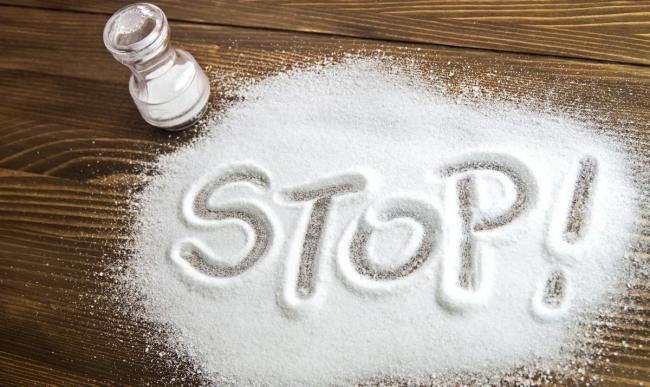 Излишек соли в рационе убивает микрофлору кишечника, – ученые