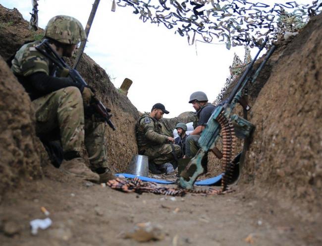 На Донбассе идут ожесточенные бои, обе стороны несут огромные потери