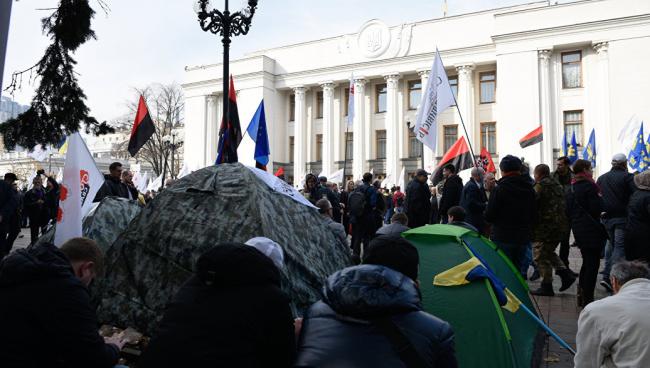 Митинг под Верховной Радой: в импровизированном городке активистов произошло ЧП