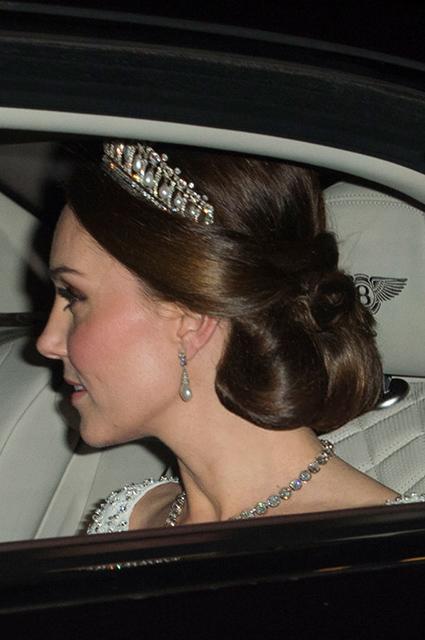 Кейт Миддлтон в тиаре принцессы Дианы посетила прием в Букингемском дворце (ФОТО)