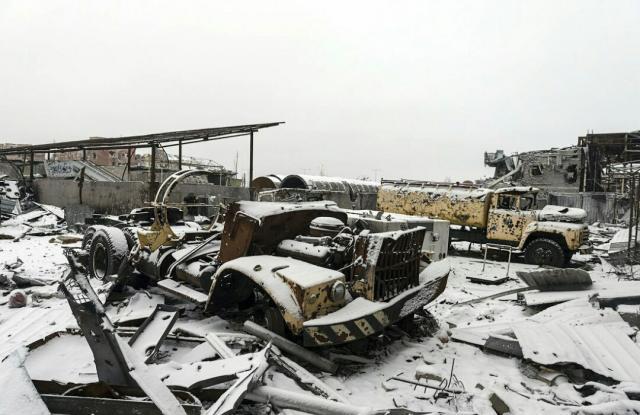 Место боевых действий: в Сети появились новые снимки донецкого аэропорта (ФОТО)