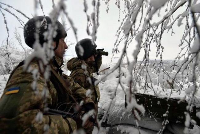 Российские оккупанты обстреливают позиции ВСУ, украинские военные стреляют в ответ