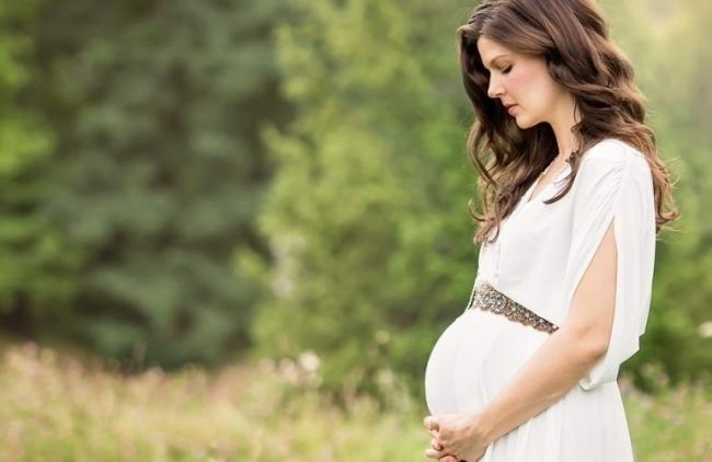 Эксперты не советуют беременным женщинам ездить в жаркие страны