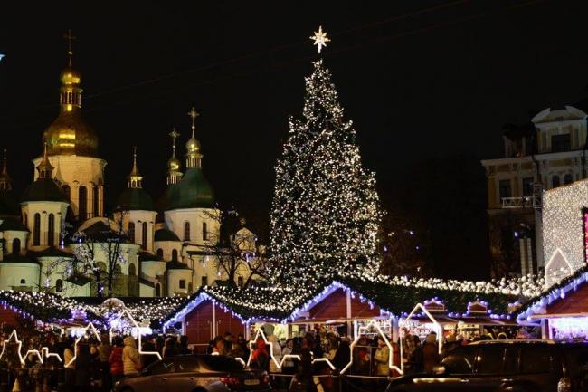Чудесное преображение: в Киеве показали главную елку Украины (ФОТО)