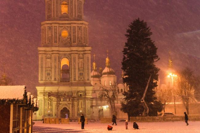 Чудесное преображение: в Киеве показали главную елку Украины (ФОТО)