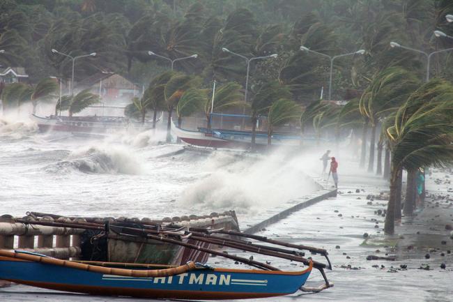 Число погибших из-за тайфуна на Филиппинах увеличилось до 240