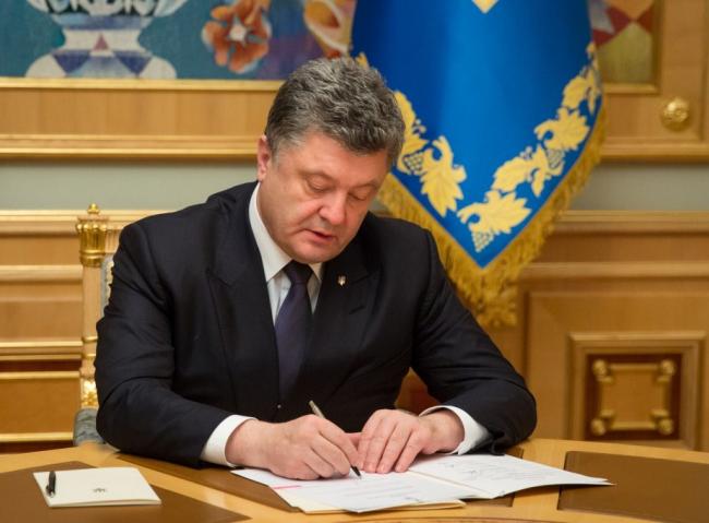 В Новый год с новым бюджетом: Порошенко подписал важнейший финансовый документ страны