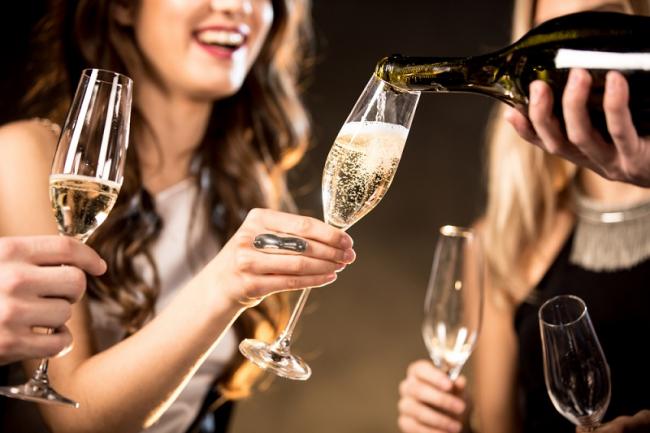 Названы пять причин не отказывать себе в шампанском