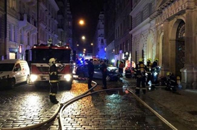 В центре Праги горит гостиница, есть жертвы