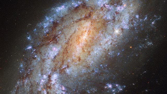 "Хаббл" сфотографировал одну из самых одиноких галактик во Вселенной