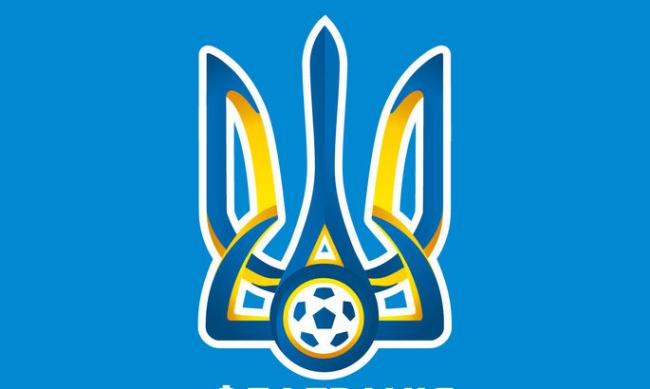 Главная футбольная команда Украины пострадала из-за выходки болельщиков (ФОТО)