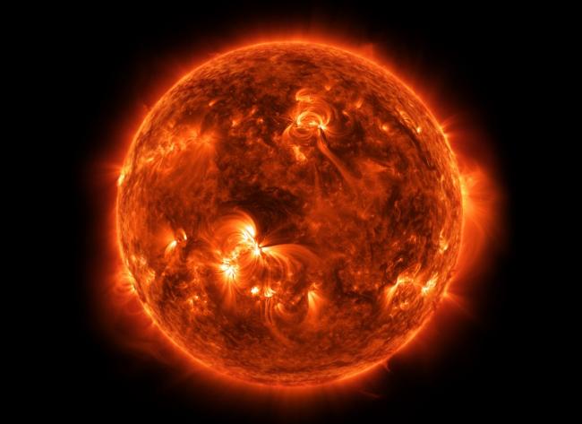 Ученые увидели возле Солнца неопознанный объект (ВИДЕО)