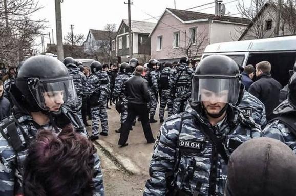 Обыски в Крыму: задержали крымскотатарского активиста