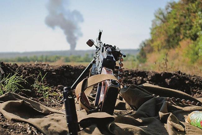 Перемирие остается шатким: на Донбассе продолжаются обстрелы