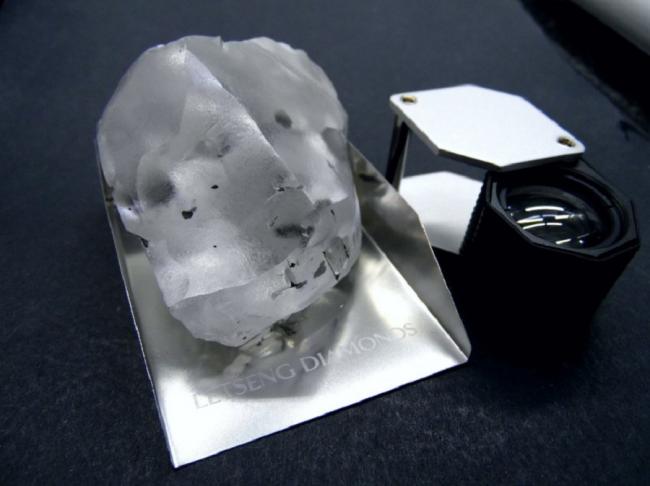 В Бельгии за баснословные деньги продали алмаз весом 910 карат (ФОТО)