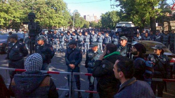В Ереване майдан: начались столкновения с полицей